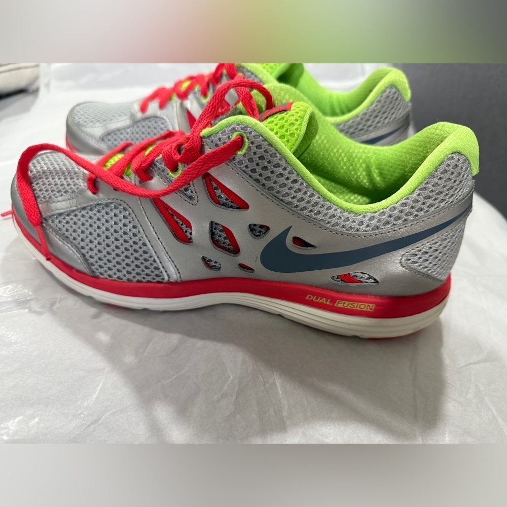 Nike Dual Fusion Running Shoes Silver Red Volt Women’s Size 8 - Picture 11 of 12